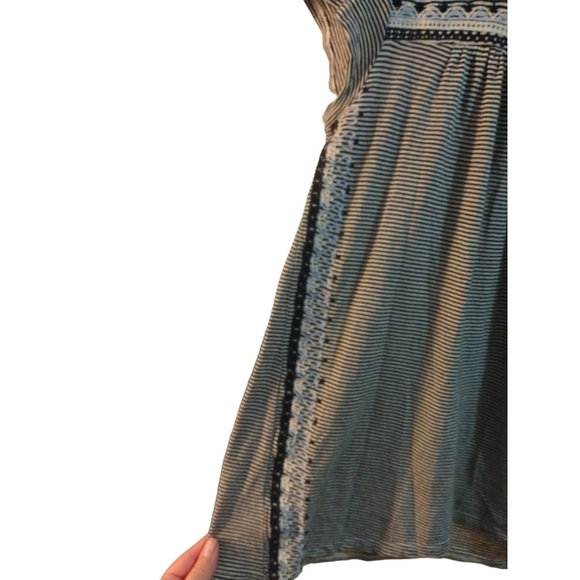 Ann Taylor Loft Dark Navy & White Striped Embroidered Ruched- Cap Sleeve Top M - Picture 4 of 8